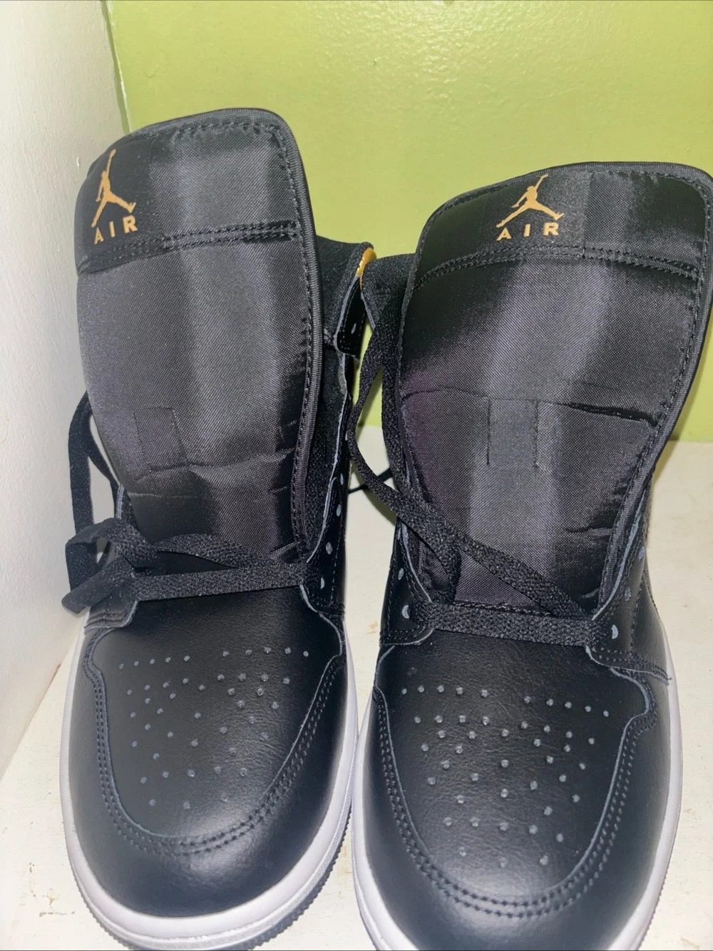 Authentic Nike Air Jordan 1 Mild Black Metallic Leather size 9.5 New open box